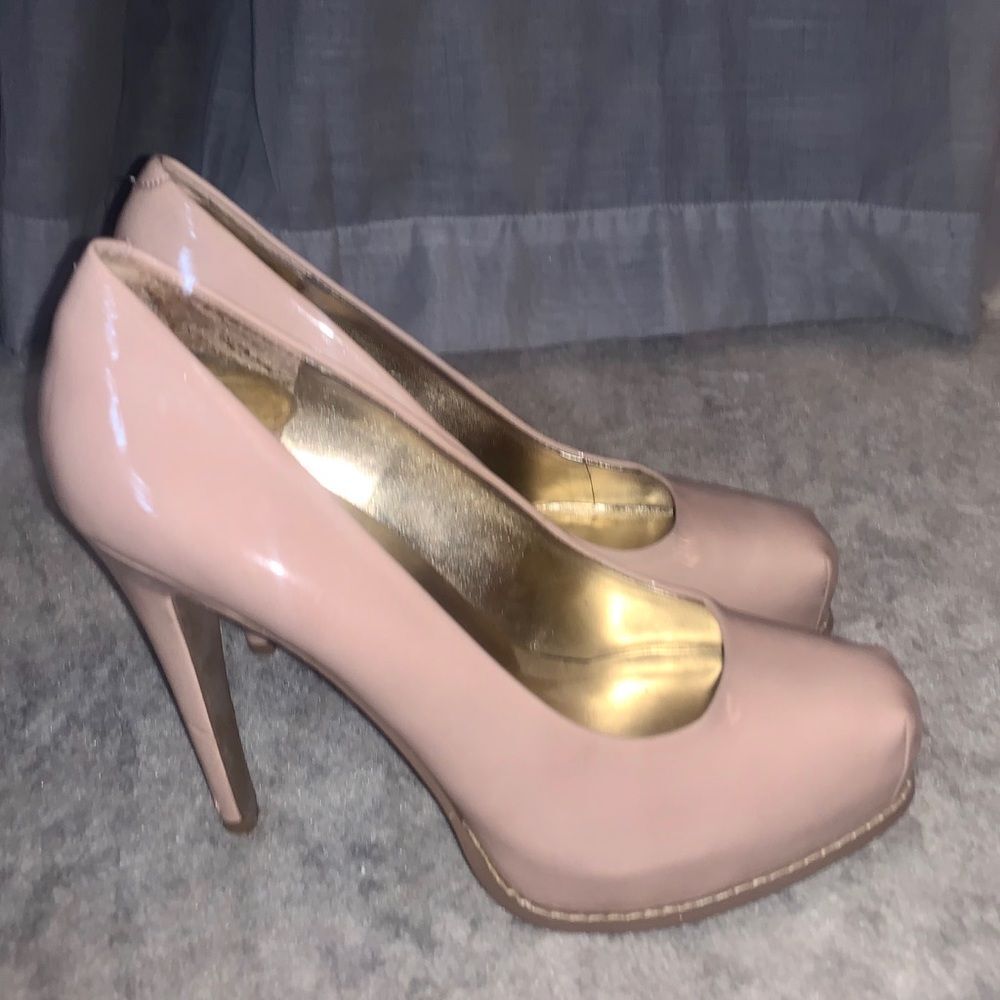 Simply Vera Nude Patent Leather Platform Pumps